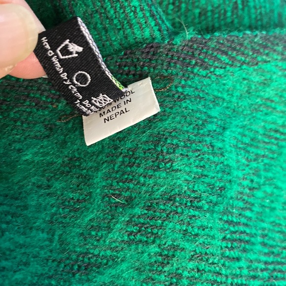 Wool Scarf Wrap Bed Cover Made in Nepal - Picture 10 of 14